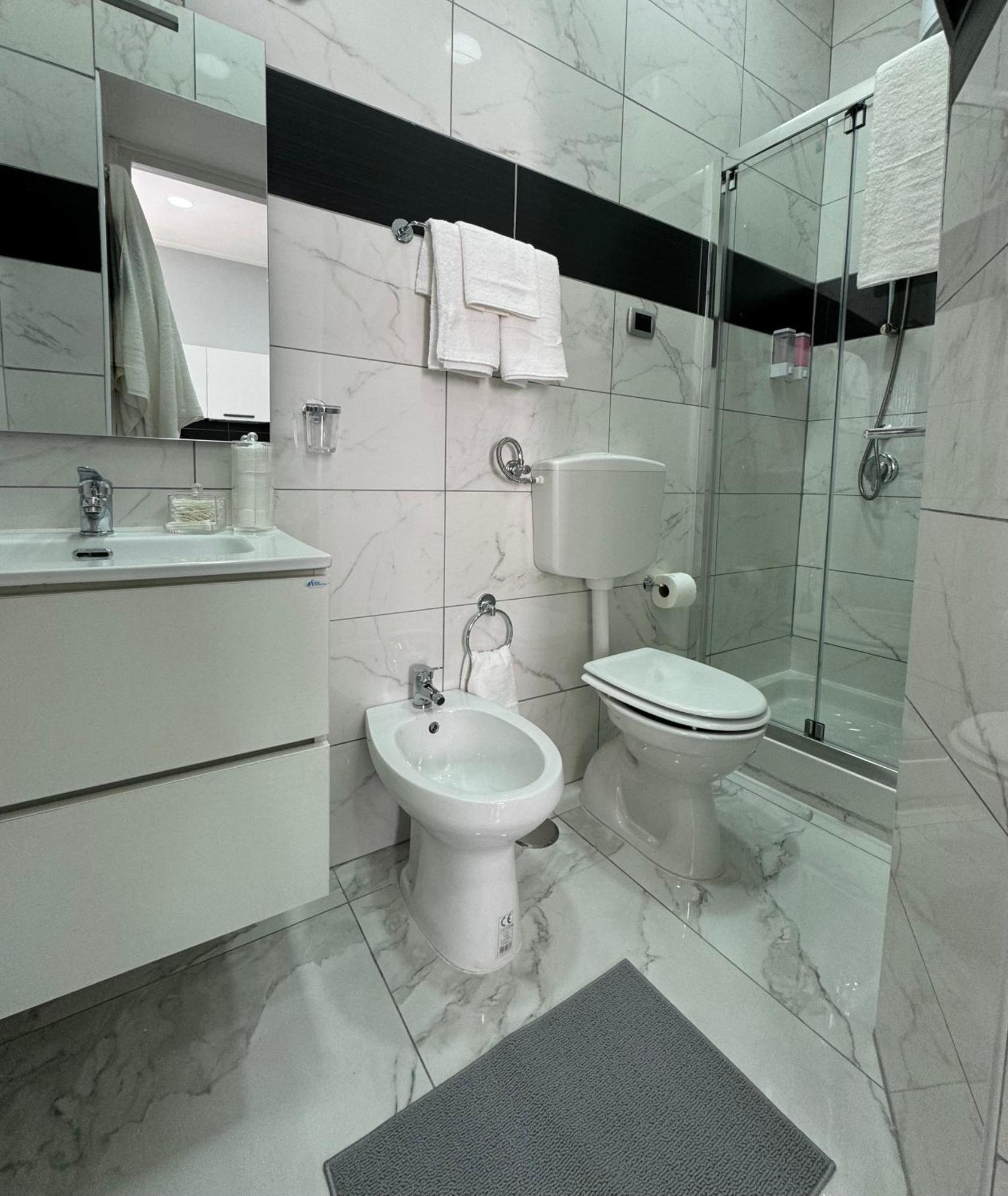 Appartamento Vesuvius House Napoli Esterno foto